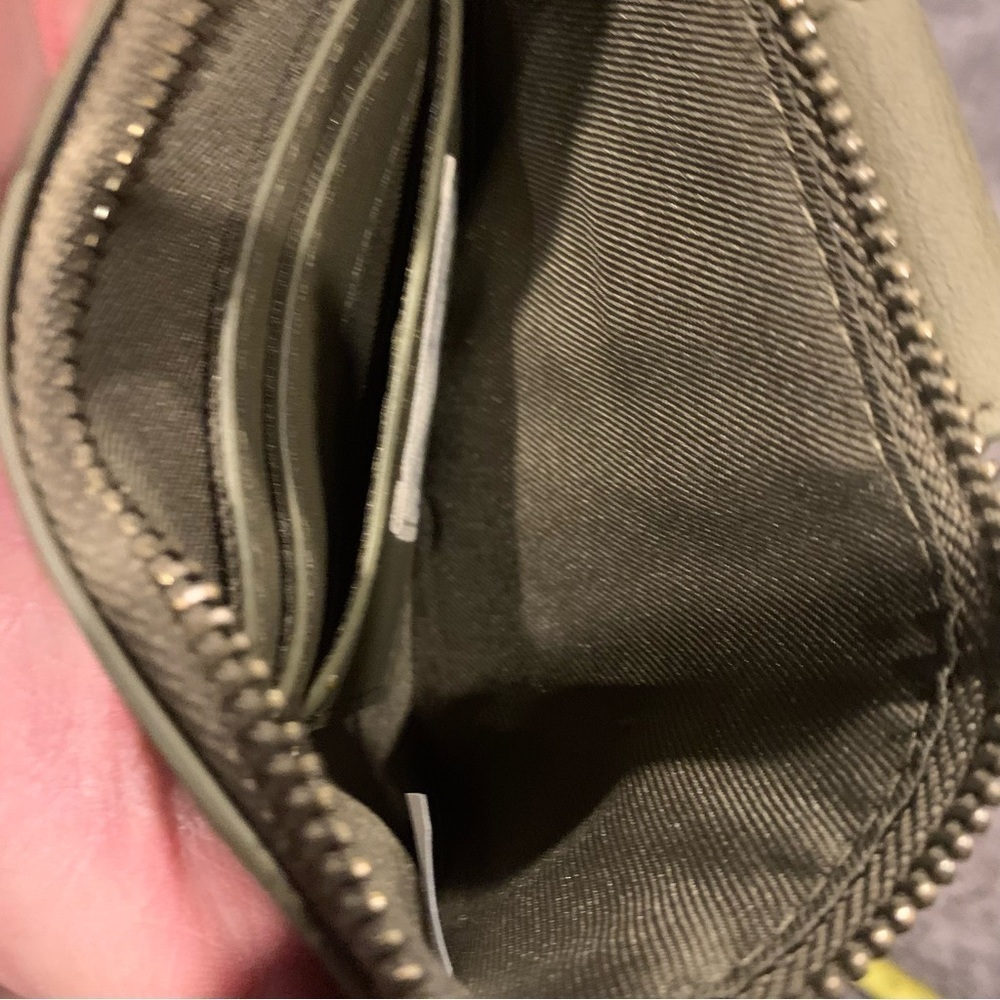 Universal Thread Wallet - Picture 3 of 5